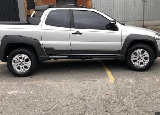 FIAT STRADA 1.8 MPI ADVENTURE CD 16V FLEX 3P MANUAL FIAT STRADA 1.8 MPI ADVENTURE CD 16V FLEX 3P MANUAL